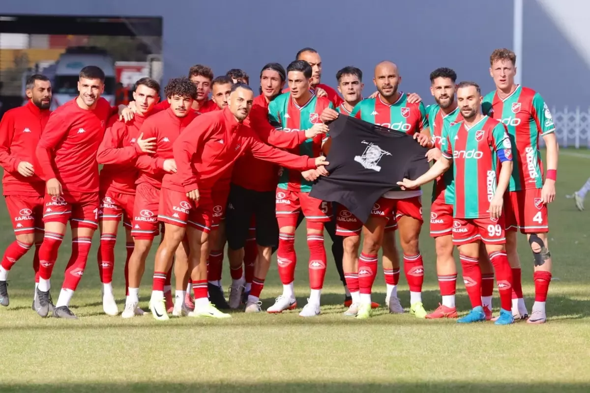 Karşıyaka, Krizlere Rağmen 3 Kulvarda 3'te 3 Yaptı