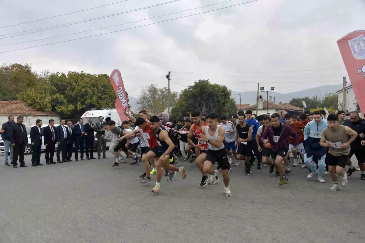 Muğla'da 31. Atatürk'e Saygı Gençlik Yol Koşusu Gerçekleştirildi