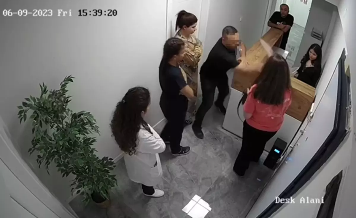 Antalya'da Sağlık Kliniğinde Şiddet Olayı: Hasta Yakını Darbedip Kaçtı