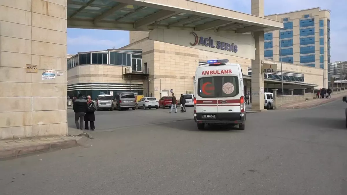 Siirt'te Bisikletli Çocuğa Motosiklet Çarptı, Ağır Yaralandı
