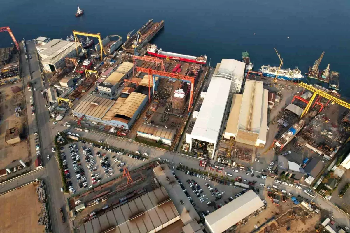 Kocaeli'nde Tersanede Yangın: Hızlı Müdahale ile Söndürüldü