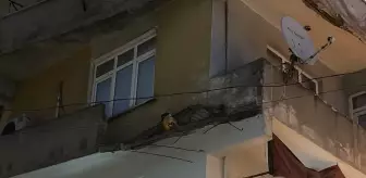 Beyoğlu'nda Balkon Çöktü, Kadın Saniyelerle Kurtuldu