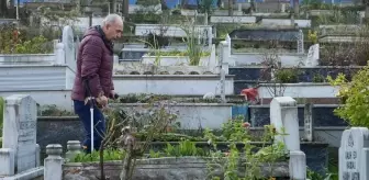 Düzce Depremi'nde hayatını kaybedenler mezarları başında anıldı