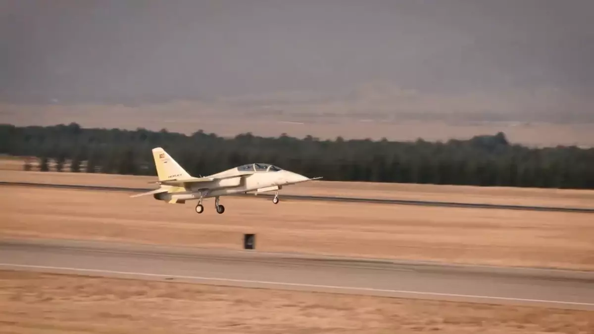 HÜRJET'in İkinci Prototipi Şehit İsimleriyle İlk Uçuşunu Gerçekleştirdi