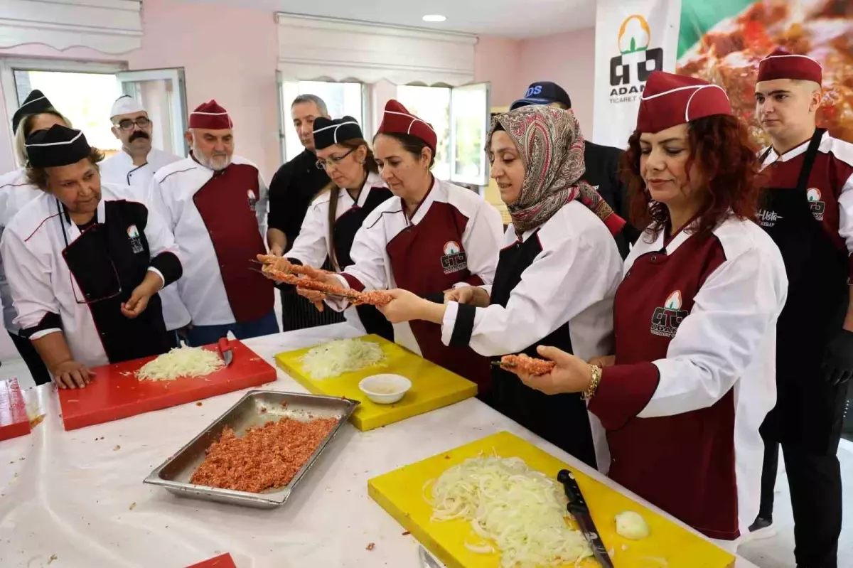 Adana'da Tescilli Kebap Eğitimi: 50 Kursiyer Ustaları Dinliyor