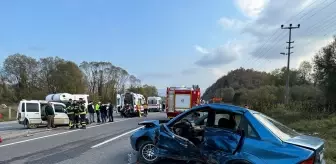 Bartın'da Otomobil ve Hafif Ticari Araç Çarpıştı: 7 Yaralı