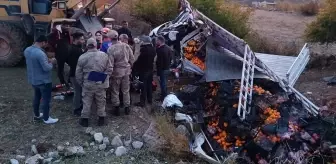 Bitlis'te Meyve Yüklü Kamyonet Devrildi: Baba Hayatını Kaybetti, Oğlu Yaralı