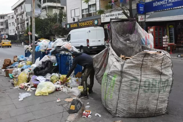 There is a strike in Buca Municipality, the streets have turned into a dump