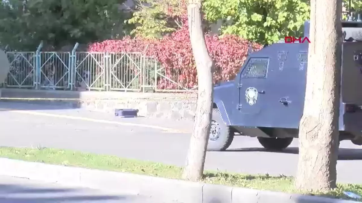 Diyarbakır'da Şüpheli Valiz Patlatıldı