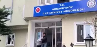 Arnavutköy'de Ticari Taksi Sürücüsünü Silahla Tehdit Eden Şahıs Yakalandı