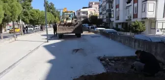 Buca'da Tarihi Demir Yolu Hattına Beton Döküldü, Tepkiler Çığ Gibi Büyüyor