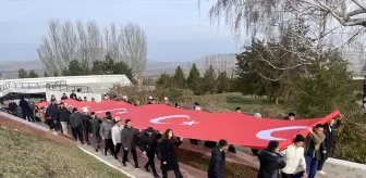 Kırgızistan-Türkiye Manas Üniversitesi öğrencileri, 'ülke bağımsızlığı uğruna canından olanları' andı