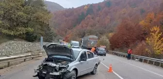 Bariyere Çarpan Otomobilin Sürücüsü Yaralandı