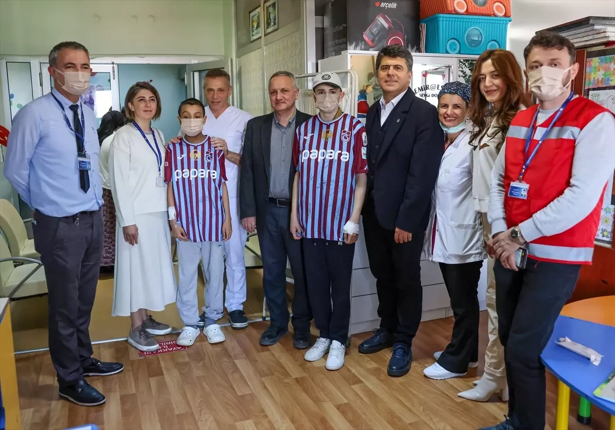 Trabzonspor, Lösemili Çocuklara Moral Ziyareti Gerçekleştirdi