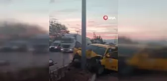 Konya'da Ticari Taksi Direğe Çarptı: 3 Yaralı