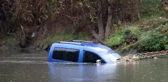 Amasya'da Nehre Düşen Ticari Araçtan Sürücü Yara Almadan Kurtuldu