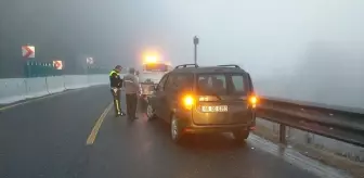 Bolu Dağı'nda Hafif Ticari Araç Bariyere Çarptı, Ulaşım Aksadı