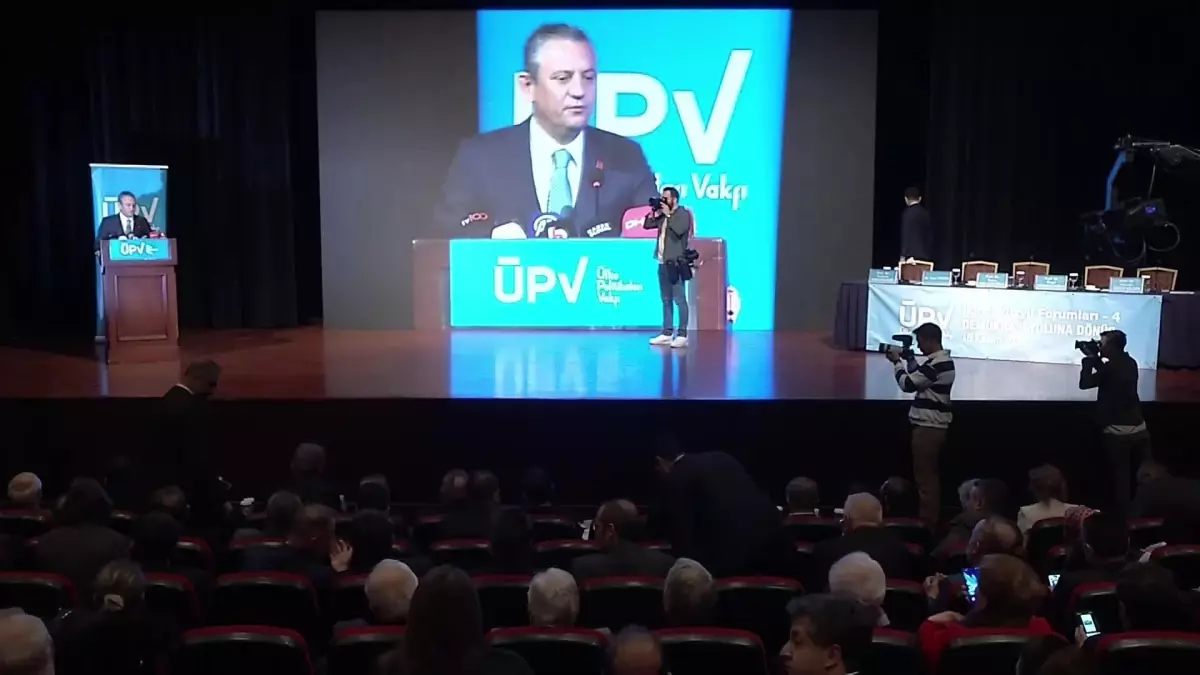 Demokrasi Yoluna Dönüş Forumu... Özgür Özel: "Onların Beklenti Yönetimine Hizmet Edecek Hiçbir Şeyin İçerisinde Olmadık Bundan Sonra da Olmayacağız"
