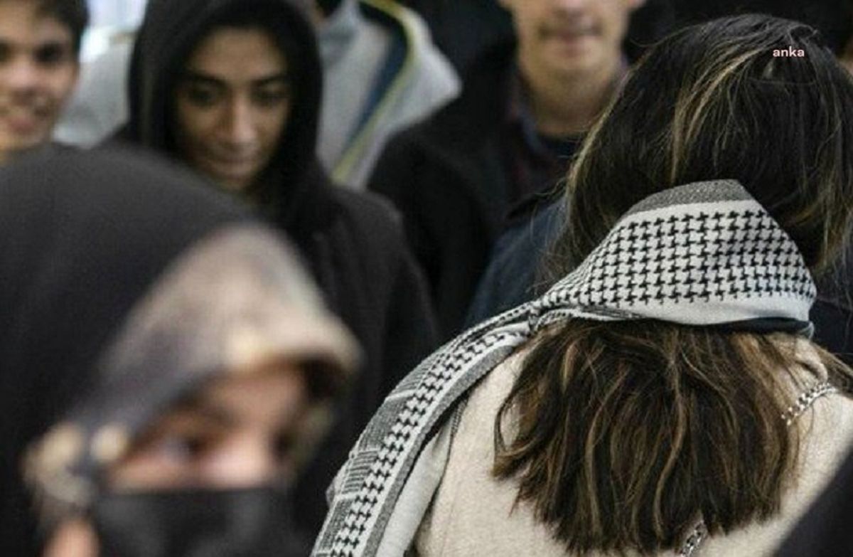 İran'da Zorunlu Başörtüsü İçin 'Kurtulma Kliniği' Açılacak