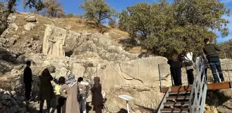 Nemrut Dağı'nın Etekleri Sonbahar Renklerine Büründü