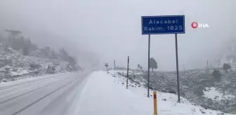 Antalya'da Mevsimin İlk Karı Yağdı