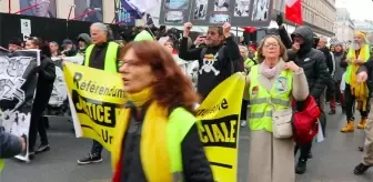 Sarı Yelekliler Paris sokaklarında: Macron'a protesto