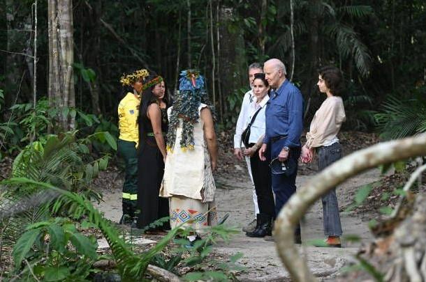 Biden, who lost the elections, visited the Amazon Rainforest in Brazil