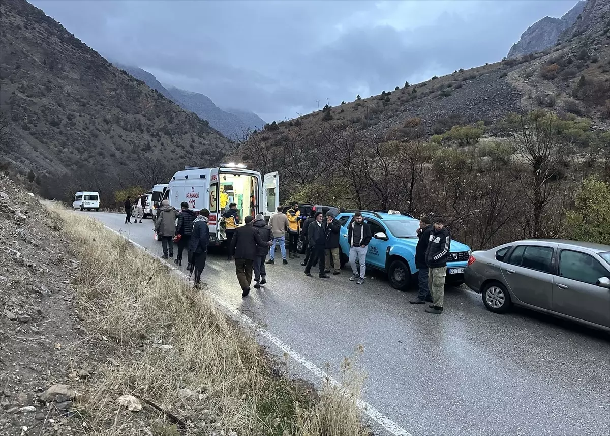Van'da Kaya Parçası Düşmesi: Bir Çoban Hayatını Kaybetti