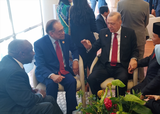 Erdoğan's sincere demeanor during the meeting with Asian leaders at the G20 Summit attracted attention