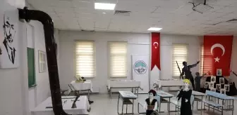 Kayseri'de 'Geçmişten Günümüze Öğretmen ve Okul' Sergisi Açıldı