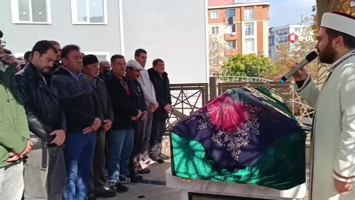 Pendik'te Sevgilisi Tarafından Öldürülen Kadın Toprağa Verildi