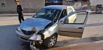 Çorum'da Ağaca Çarpan Otomobilin Sürücüsü Yaralandı