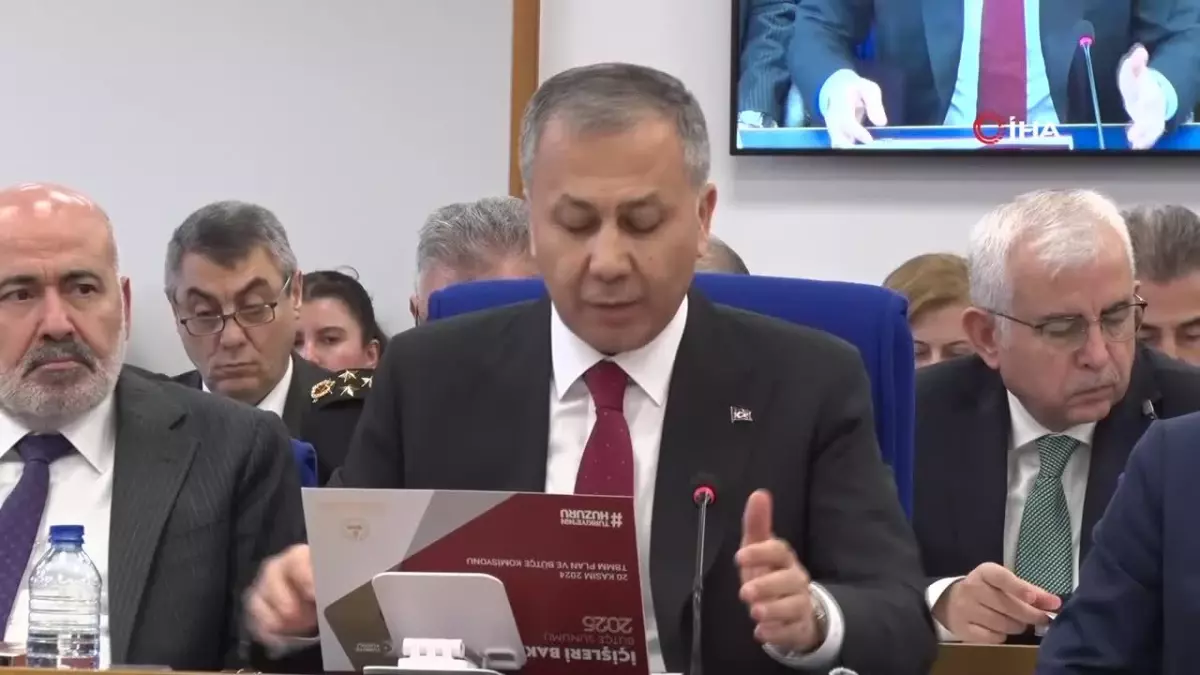 Bakan Yerlikaya: "Bu yılın ilk 10 ayında, kırsalda ve şehirde düzenlediğimiz 40 bin 521 operasyonda 722 terörist etkisiz hale getirildi"