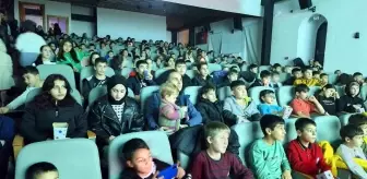 İskilip'te Çocuk Hakları Günü'nde Sinema Etkinliği Düzenlendi