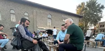 Diyarbakır Valisi Murat Zorluoğlu, Halkın Arasına Karıştı