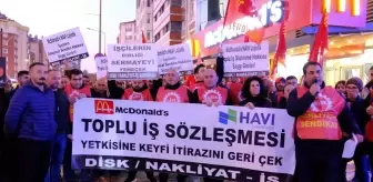 Eskişehir'de İşçilerden Mcdonald's Önünde Oturma Eylemi