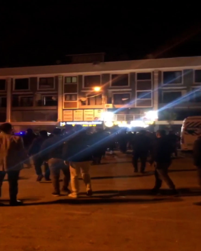 After the armed attack on police in İzmir, the locals took to the streets and stoned the shop of the perpetrator