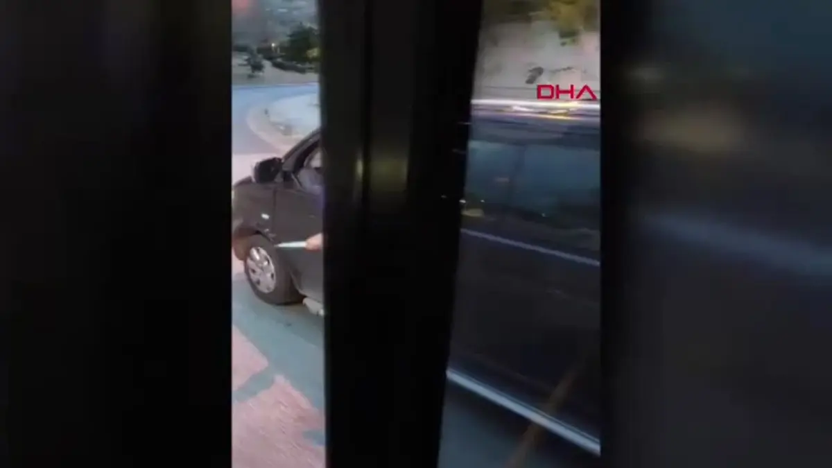 Ankara'da Minibüs Sürücüsü Bıçakla Otobüs Şoförünü Tehdit Etti