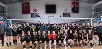 CHP Malatya İl Başkanı Barış Yıldız, Kadın Voleybol Takımı ile Buluştu