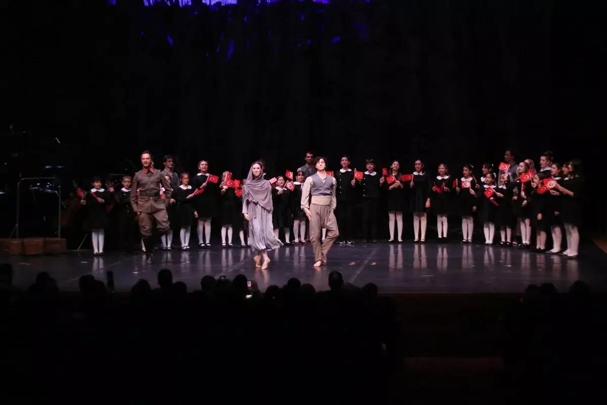 Kemal ile Latife: Atatürk'ün Evliliği Dansla Anlatıldı