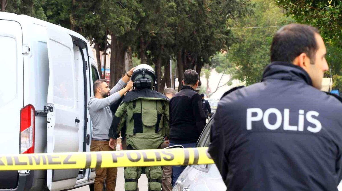 Antalya'da Şüpheli Sırt Çantası Alarmı