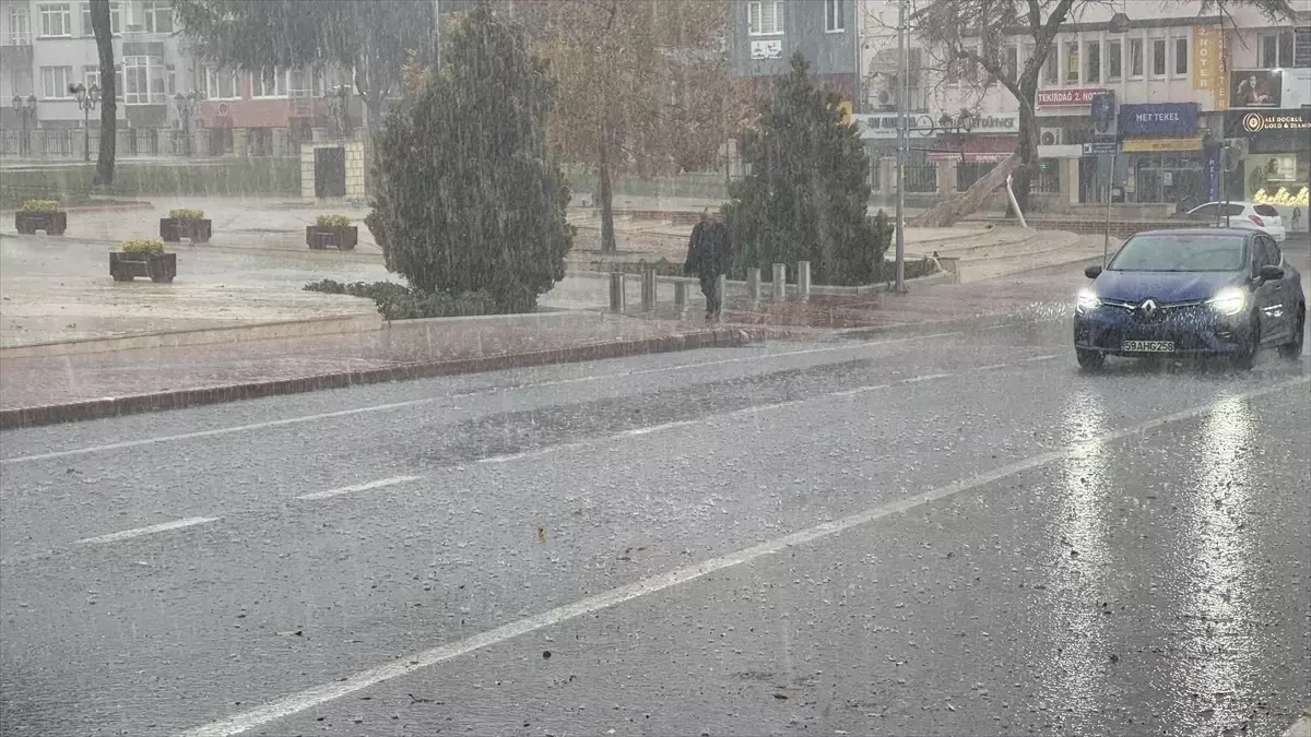 Edirne, Kırklareli ve Tekirdağ'da Fırtına ve Sağanak Yağış Etkili