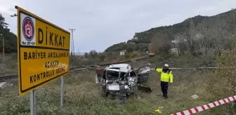 Zonguldak'ta Bakım Treni Hafif Ticari Araca Çarptı: 2 Yaralı