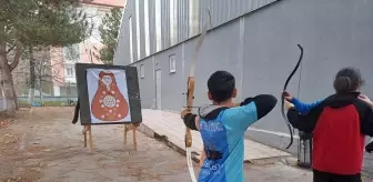 Amasya'da Öğrencilere Geleneksel ve Olimpik Okçuluk Tanıtıldı