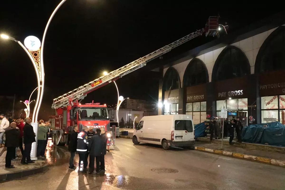 Yozgat Hal ve İş Merkezi'nde Yangın Çıktı