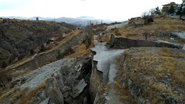 Landslide Risk Scares the Neighborhood Residents in Ankara