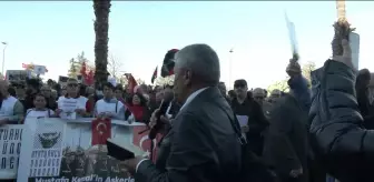 İzmir'de Emekli Askerler ve Vatandaşlar, Teğmenlerin İhraç Talebiyle Disipline Sevk Edilmesini Protesto Etti