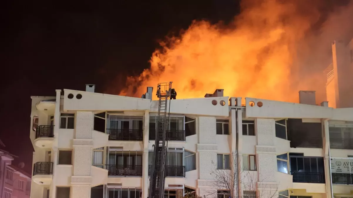 Dershane çatısında çıkan yangında 1 öğretmen hayatını kaybetti