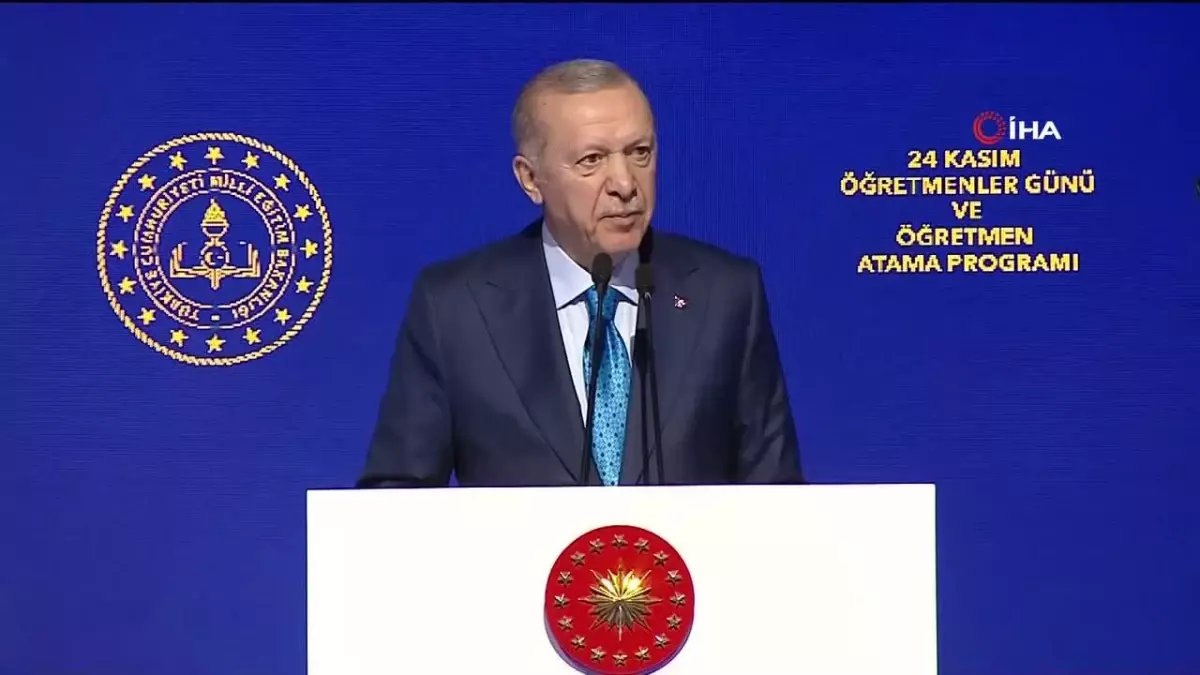 Cumhurbaşkanı Erdoğan: "2025 itibarıyla 300 bin öğretmenimiz uzman ve başöğretmen unvanını elde edecek"