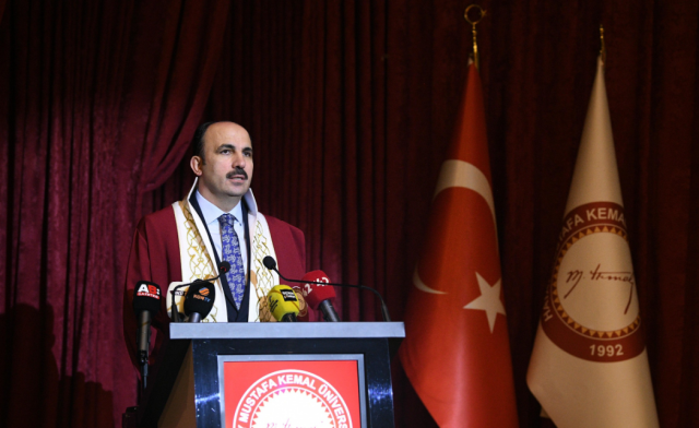 Deprem Sonrası Gönüllere Giren Başkan Altay'a Hatay'da Fahri Doktora Unvanı Verildi